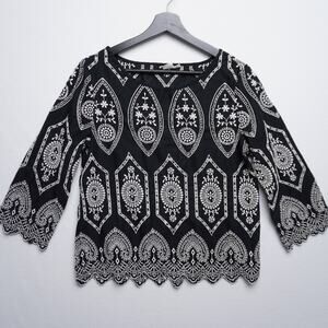 Gap Black and White‎ Embroidered Eyelet Top Small